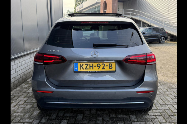 Mercedes-Benz B-Klasse 250 e 17"/Leder/Panoramadak/Matrix LED/Keyless/Stoelverwarming/Sfeerverlichting/Camera/PDC v+a/