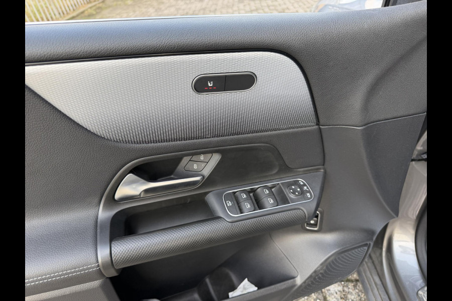 Mercedes-Benz B-Klasse 250 e 17"/Leder/Panoramadak/Matrix LED/Keyless/Stoelverwarming/Sfeerverlichting/Camera/PDC v+a/