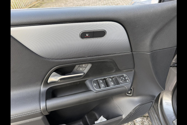 Mercedes-Benz B-Klasse 250 e 17"/Leder/Panoramadak/Matrix LED/Keyless/Stoelverwarming/Sfeerverlichting/Camera/PDC v+a/