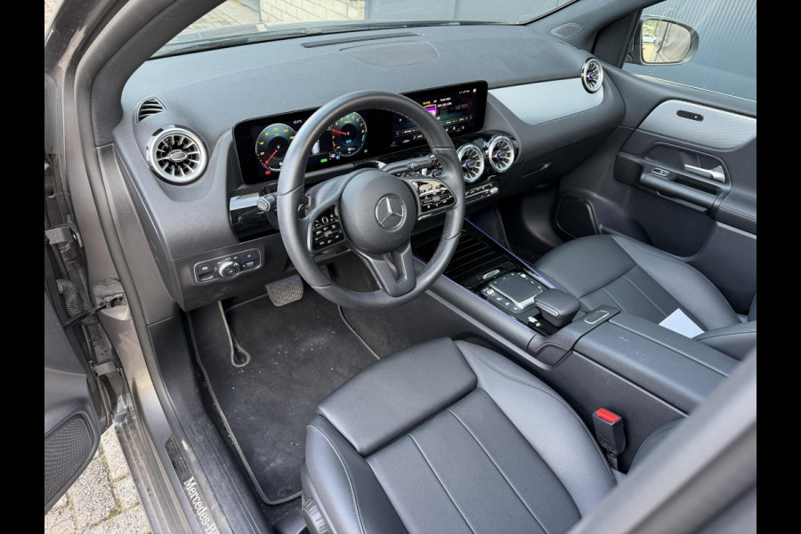 Mercedes-Benz B-Klasse 250 e 17"/Leder/Panoramadak/Matrix LED/Keyless/Stoelverwarming/Sfeerverlichting/Camera/PDC v+a/