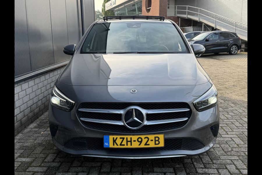 Mercedes-Benz B-Klasse 250 e 17"/Leder/Panoramadak/Matrix LED/Keyless/Stoelverwarming/Sfeerverlichting/Camera/PDC v+a/