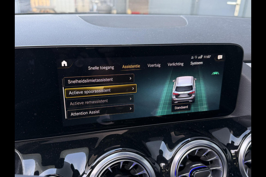 Mercedes-Benz B-Klasse 250 e 17"/Leder/Panoramadak/Matrix LED/Keyless/Stoelverwarming/Sfeerverlichting/Camera/PDC v+a/