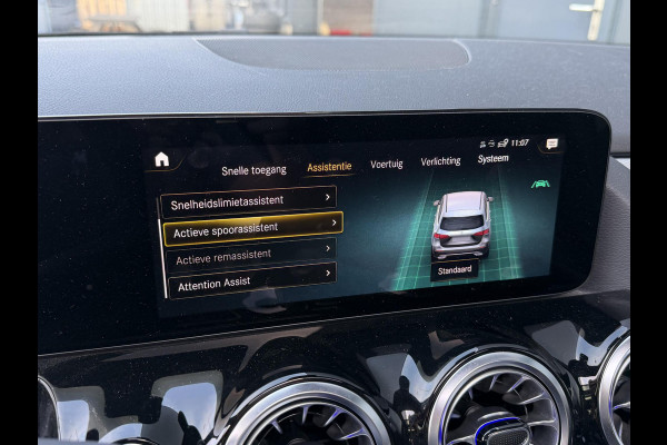 Mercedes-Benz B-Klasse 250 e 17"/Leder/Panoramadak/Matrix LED/Keyless/Stoelverwarming/Sfeerverlichting/Camera/PDC v+a/
