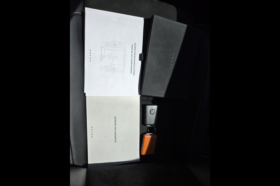 Volvo XC40 1.5 T5 Recharge R-Design NL-AUTO | PANODAK | TREKHAAK | 1/2 LEDER