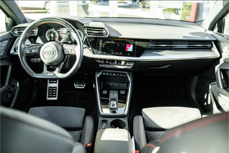 Audi A3 Sportback 45 TFSI e S edition Competition | ACC | B&O | HUD