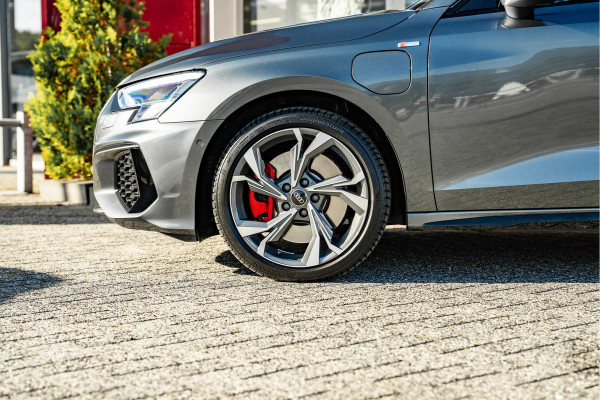 Audi A3 Sportback 45 TFSI e S edition Competition | ACC | B&O | HUD