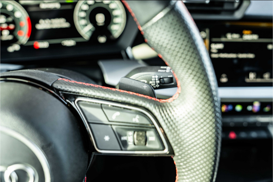 Audi A3 Sportback 45 TFSI e S edition Competition | ACC | B&O | HUD