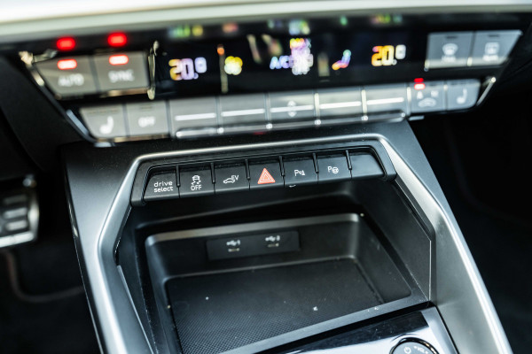 Audi A3 Sportback 45 TFSI e S edition Competition | ACC | B&O | HUD