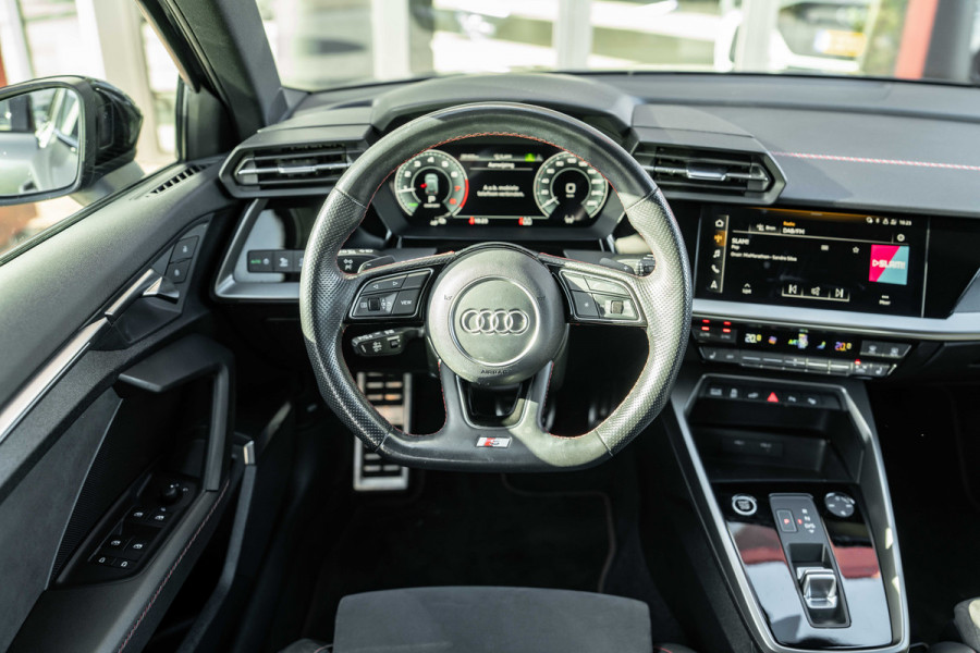 Audi A3 Sportback 45 TFSI e S edition Competition | ACC | B&O | HUD