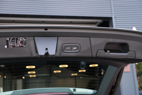 Volvo V90 2.0 T5 R-Design *59dkm* |Wegklapbare Trekhaak| Nieuwstaat!! Leder/Alcantara Camera/Navigatie