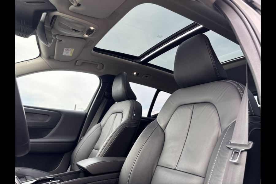 Volvo XC40 1.5 T5 Plug-in hybrid Ultimate Dark | Zwenkbare trekhaak | Panoramadak | Blis | Memory | Adaptieve cruise | Leder |