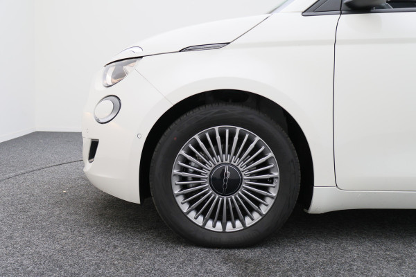 Fiat 500C Icon 42 kWh Cabrio Climate, Cruise, Apple Carplay, Camera, Stoelverwarming
