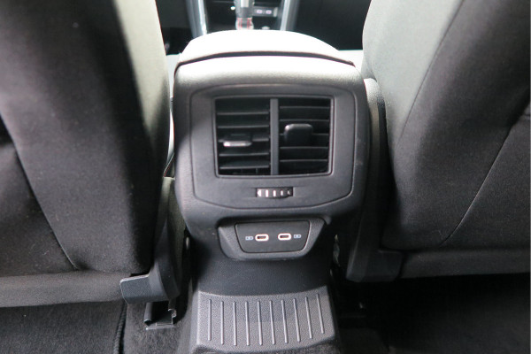 Volkswagen T-Roc 1.5 TSI 150pk DSG Sport Business R-Line Keyless, LED,Camera, Virtual cockpit,Navigatie, Stoelverwarming, Electr. Achterklep. Schakelmogelijkheid aan stuurwiel, etc