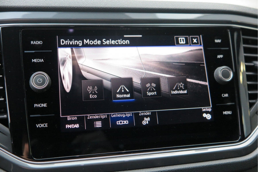 Volkswagen T-Roc 1.5 TSI 150pk DSG Sport Business R-Line Keyless, LED,Camera, Virtual cockpit,Navigatie, Stoelverwarming, Electr. Achterklep. Schakelmogelijkheid aan stuurwiel, etc