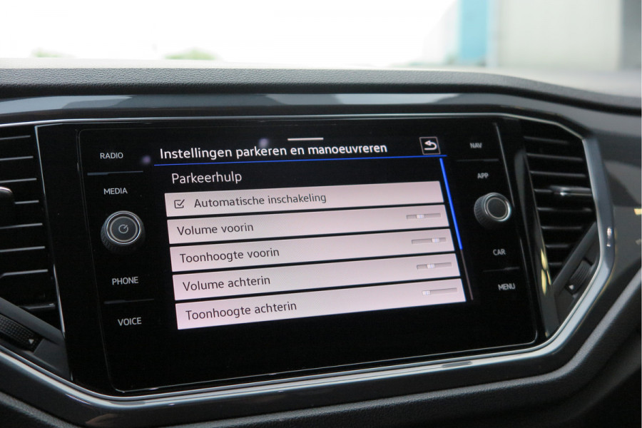 Volkswagen T-Roc 1.5 TSI 150pk DSG Sport Business R-Line Keyless, LED,Camera, Virtual cockpit,Navigatie, Stoelverwarming, Electr. Achterklep. Schakelmogelijkheid aan stuurwiel, etc