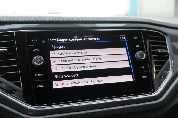 Volkswagen T-Roc 1.5 TSI 150pk DSG Sport Business R-Line Keyless, LED,Camera, Virtual cockpit,Navigatie, Stoelverwarming, Electr. Achterklep. Schakelmogelijkheid aan stuurwiel, etc