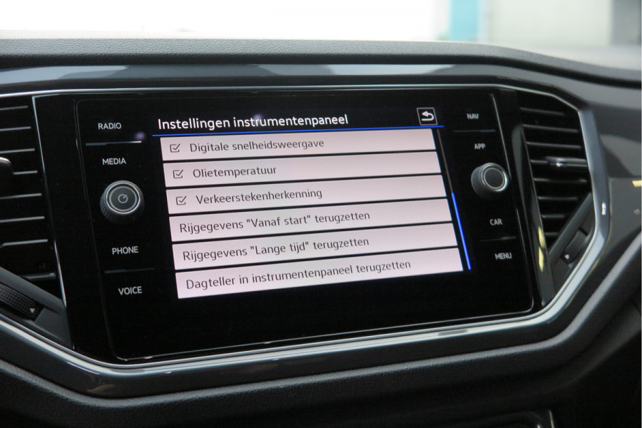 Volkswagen T-Roc 1.5 TSI 150pk DSG Sport Business R-Line Keyless, LED,Camera, Virtual cockpit,Navigatie, Stoelverwarming, Electr. Achterklep. Schakelmogelijkheid aan stuurwiel, etc