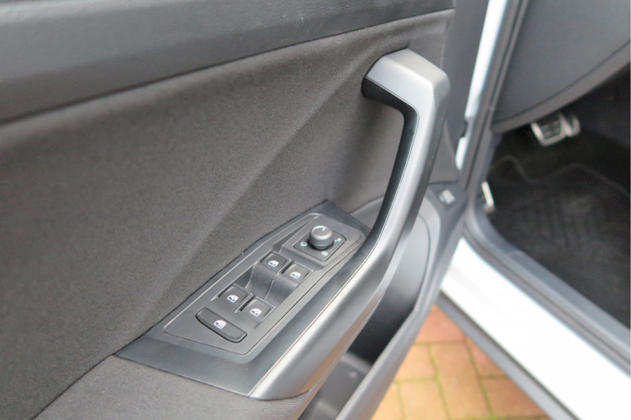 Volkswagen T-Roc 1.5 TSI 150pk DSG Sport Business R-Line Keyless, LED,Camera, Virtual cockpit,Navigatie, Stoelverwarming, Electr. Achterklep. Schakelmogelijkheid aan stuurwiel, etc