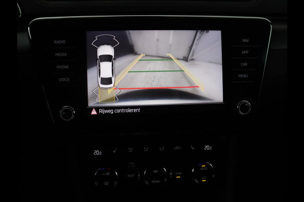 Škoda Superb 1.5 TSI ACT Sportline Business | Leder/Alcantara | Adaptive cruise | Stuur/stoel verwarming | Memory | Virtual Dashboard | Camera | Park assist | Navigatie | Carplay |