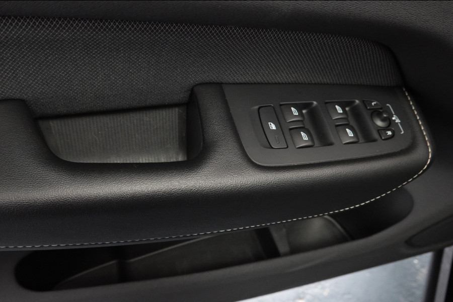 Volvo XC60 2.0 B4 R-Design Panorama Standkachel 22Inch