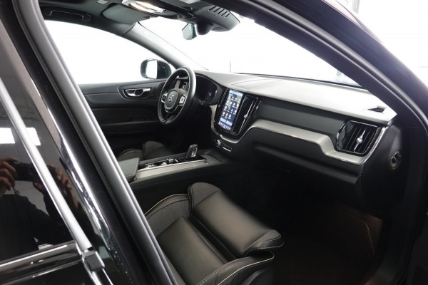 Volvo XC60 2.0 B4 R-Design Panorama Standkachel 22Inch