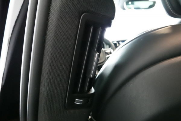 Volvo XC60 2.0 B4 R-Design Panorama Standkachel 22Inch