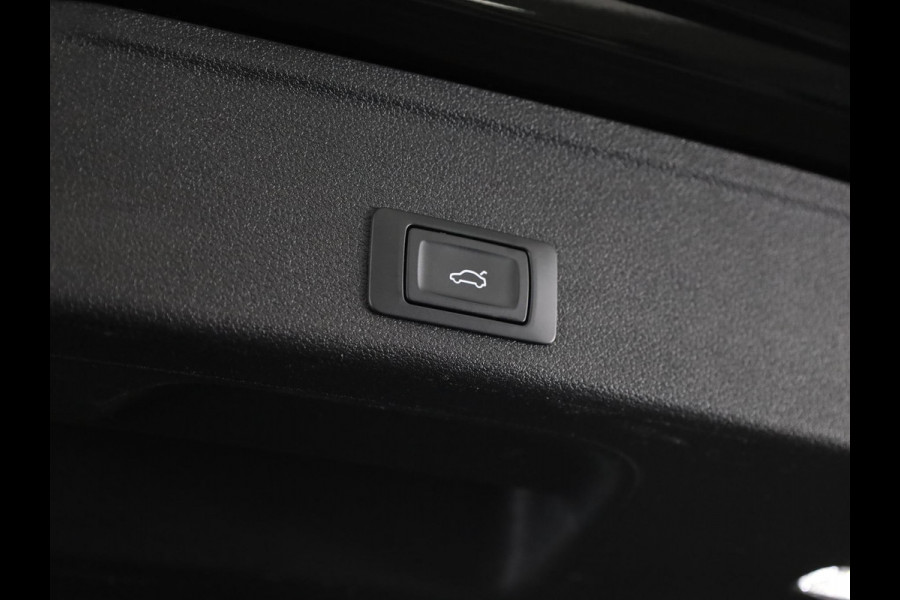 Audi A4 Avant 2.9 TFSI RS 4 quattro 450pk | Panoramadak | Adaptive cruise controle | Matrix | Trekhaak | Elektrisch verstelbare voorstoelen met geheugen | Stoelverwarming voor en achter