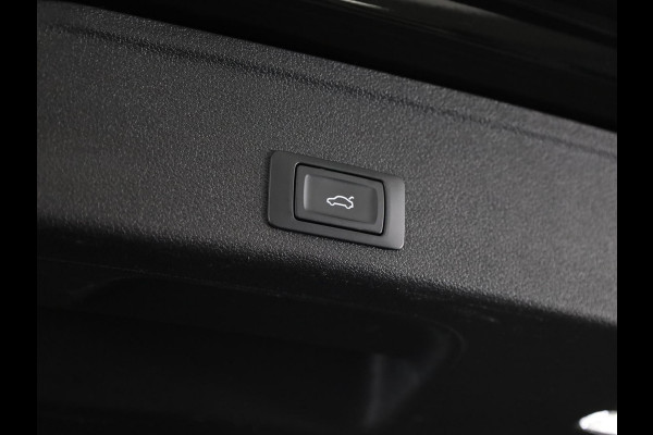 Audi A4 Avant 2.9 TFSI RS 4 quattro 450pk | Panoramadak | Adaptive cruise controle | Matrix | Trekhaak | Elektrisch verstelbare voorstoelen met geheugen | Stoelverwarming voor en achter