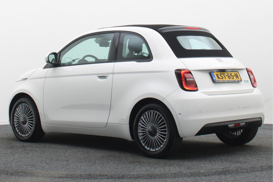 Fiat 500C Icon 42 kWh Camera, Apple Carplay, Keyless, Stoelverwarming, Dodehoeksensor, PDC