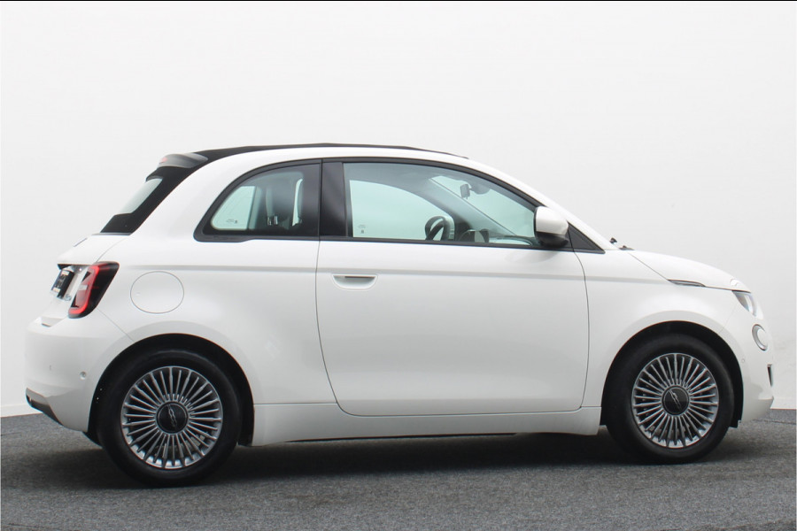Fiat 500C Icon 42 kWh Camera, Apple Carplay, Keyless, Stoelverwarming, Dodehoeksensor, PDC
