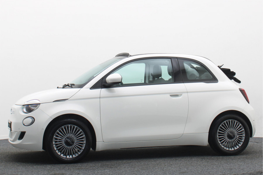Fiat 500C Icon 42 kWh Camera, Apple Carplay, Keyless, Stoelverwarming, Dodehoeksensor, PDC