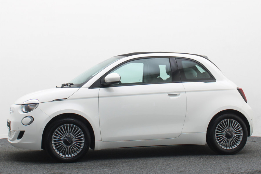 Fiat 500C Icon 42 kWh Camera, Apple Carplay, Keyless, Stoelverwarming, Dodehoeksensor, PDC