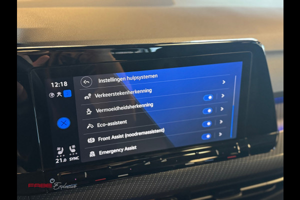 Volkswagen Golf 2.0 TSI R 4Motion / Akrapovic / Memory / Pano / H/K / HUD / Stoelventilatie / IQ Lights / Drift / Camera / Carplay
