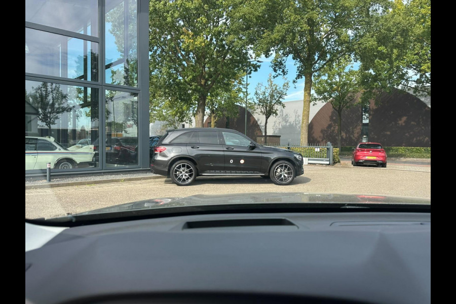 Volvo XC60 2.0 T8 AWD Plug-in hybrid Ultra Dark VAN: 62.900,- VOOR: 59.877,- UW HERFSTVOORDEEL: 3.023,- EURO | FABR. garantie t/m 02-2028 | MEGA VOL! | LUCHTVERING | STOEL VERKOELING|VENTILATIE | B&W AUDIO etc. |