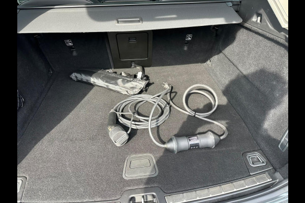 Volvo XC60 2.0 T8 AWD Plug-in hybrid Ultra Dark VAN: 62.900,- VOOR: 59.877,- UW HERFSTVOORDEEL: 3.023,- EURO | FABR. garantie t/m 02-2028 | MEGA VOL! | LUCHTVERING | STOEL VERKOELING|VENTILATIE | B&W AUDIO etc. |
