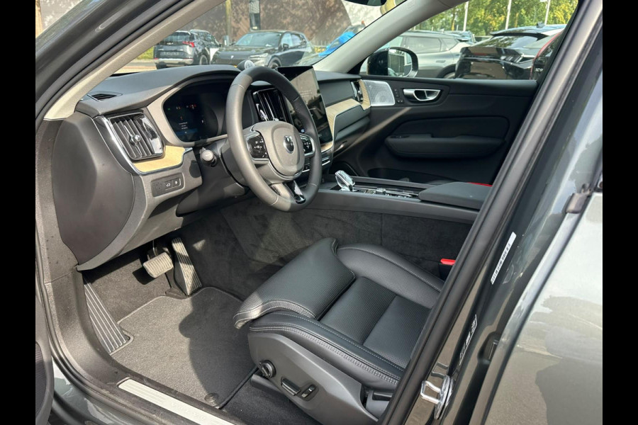 Volvo XC60 2.0 T8 AWD Plug-in hybrid Ultra Dark VAN: 62.900,- VOOR: 59.877,- UW HERFSTVOORDEEL: 3.023,- EURO | FABR. garantie t/m 02-2028 | MEGA VOL! | LUCHTVERING | STOEL VERKOELING|VENTILATIE | B&W AUDIO etc. |