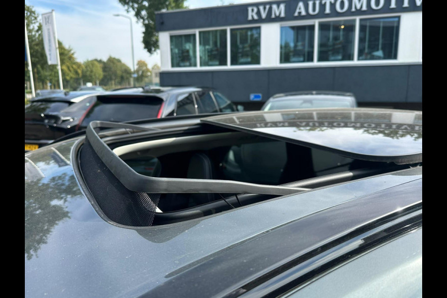 Volvo XC60 2.0 T8 AWD Plug-in hybrid Ultra Dark VAN: 62.900,- VOOR: 59.877,- UW HERFSTVOORDEEL: 3.023,- EURO | FABR. garantie t/m 02-2028 | MEGA VOL! | LUCHTVERING | STOEL VERKOELING|VENTILATIE | B&W AUDIO etc. |