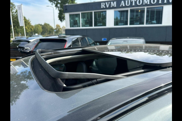 Volvo XC60 2.0 T8 AWD Plug-in hybrid Ultra Dark VAN: 62.900,- VOOR: 59.877,- UW HERFSTVOORDEEL: 3.023,- EURO | FABR. garantie t/m 02-2028 | MEGA VOL! | LUCHTVERING | STOEL VERKOELING|VENTILATIE | B&W AUDIO etc. |