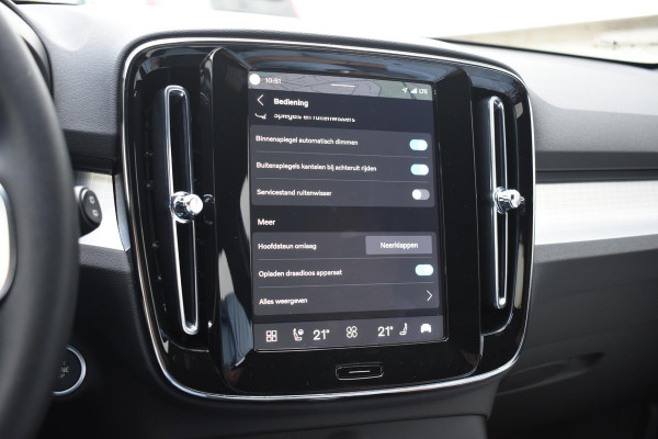 Volvo XC40 B3 177PK Automaat Plus Black Edition / Cruise control / Harman Kardon / 20'' velgen / Elektrisch verstelbare stoelen met geheugen / Stoel- en stuurverwarming