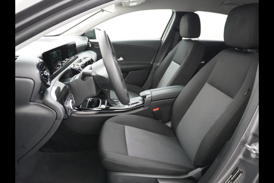 Mercedes-Benz A-Klasse 180 AMG Camera Navi Virtual-Cockpit Ecc Cruise Control Pdc Keyless Stoelverwarming Regen-Lichtsensor Led Lmv Bluetooth 1.400 Trekvermogen