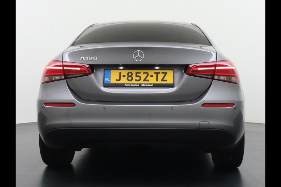 Mercedes-Benz A-Klasse 180 AMG Camera Navi Virtual-Cockpit Ecc Cruise Control Pdc Keyless Stoelverwarming Regen-Lichtsensor Led Lmv Bluetooth 1.400 Trekvermogen