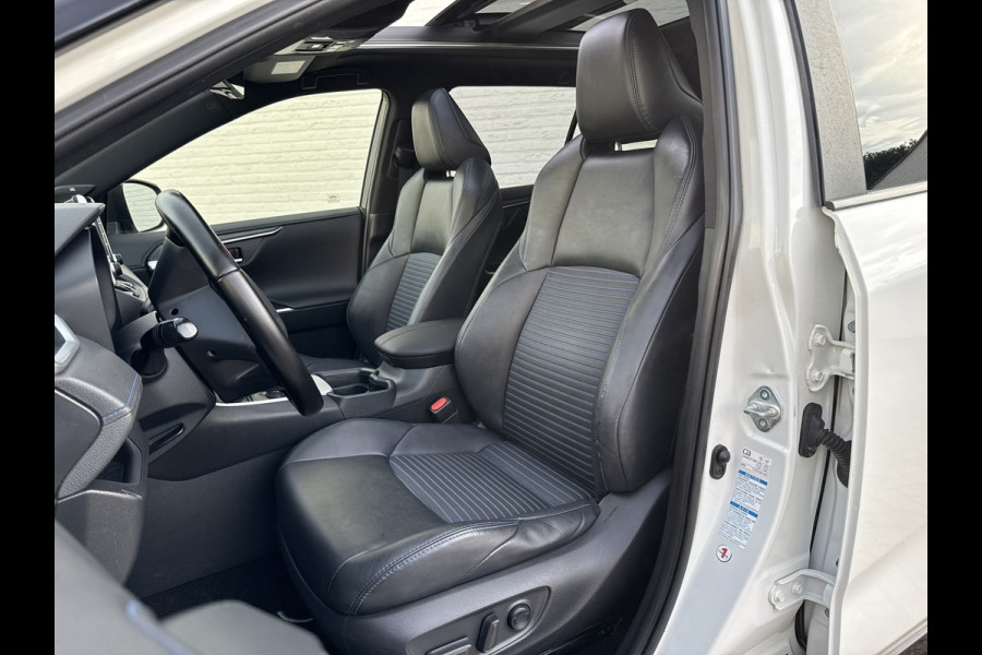 Toyota RAV4 2.5 Hybrid AWD Bi-Tone Trekhaak Leder Panorama JBL Verwarmde voorruit en stuur