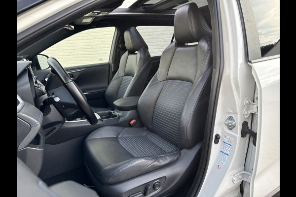 Toyota RAV4 2.5 Hybrid AWD Bi-Tone Trekhaak Leder Panorama JBL Verwarmde voorruit en stuur