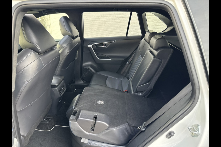 Toyota RAV4 2.5 Hybrid AWD Bi-Tone Trekhaak Leder Panorama JBL Verwarmde voorruit en stuur