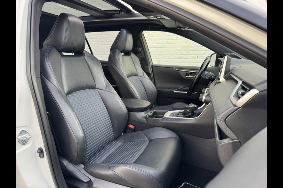 Toyota RAV4 2.5 Hybrid AWD Bi-Tone Trekhaak Leder Panorama JBL Verwarmde voorruit en stuur