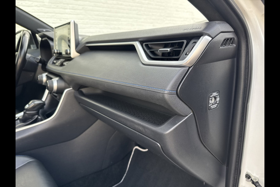 Toyota RAV4 2.5 Hybrid AWD Bi-Tone Trekhaak Leder Panorama JBL Verwarmde voorruit en stuur