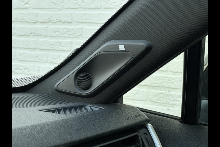 Toyota RAV4 2.5 Hybrid AWD Bi-Tone Trekhaak Leder Panorama JBL Verwarmde voorruit en stuur