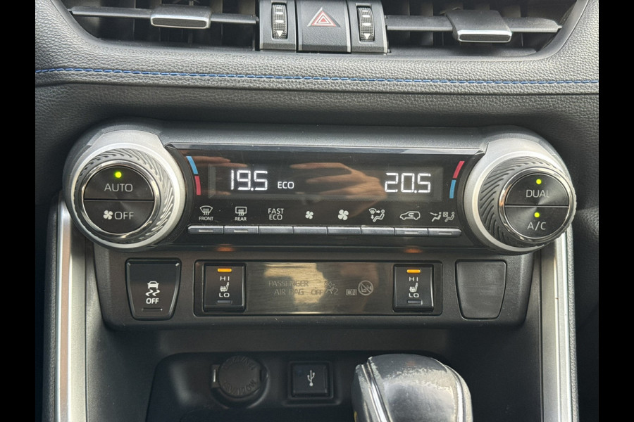 Toyota RAV4 2.5 Hybrid AWD Bi-Tone Trekhaak Leder Panorama JBL Verwarmde voorruit en stuur
