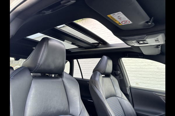 Toyota RAV4 2.5 Hybrid AWD Bi-Tone Trekhaak Leder Panorama JBL Verwarmde voorruit en stuur