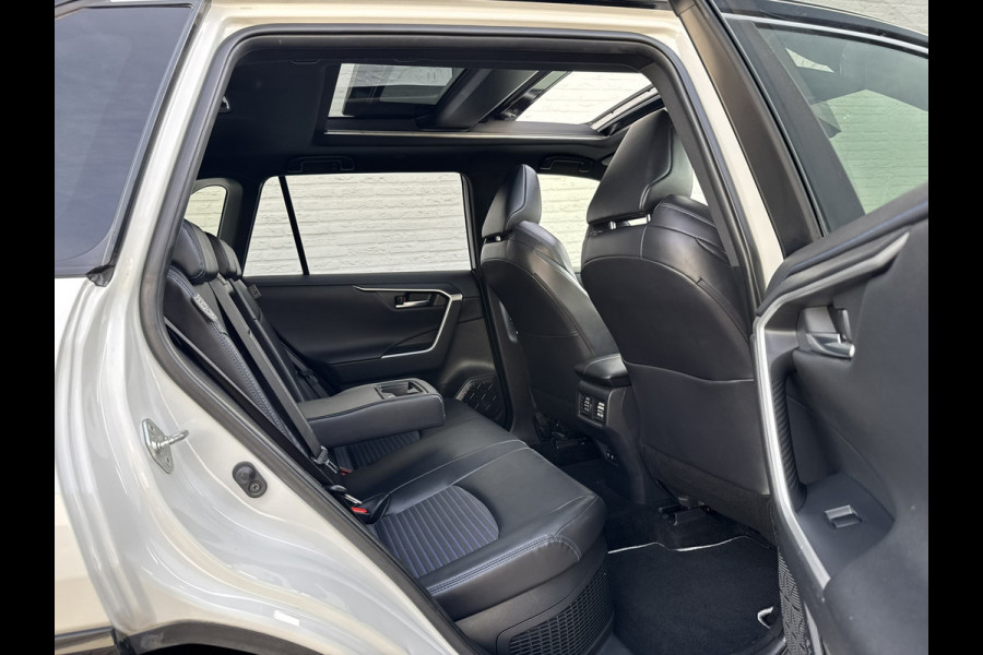 Toyota RAV4 2.5 Hybrid AWD Bi-Tone Trekhaak Leder Panorama JBL Verwarmde voorruit en stuur